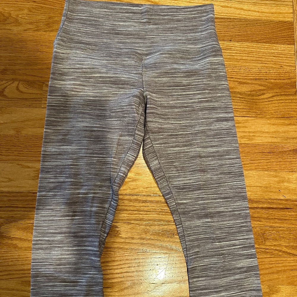 LULULEMON Cropped Leggings Size 6